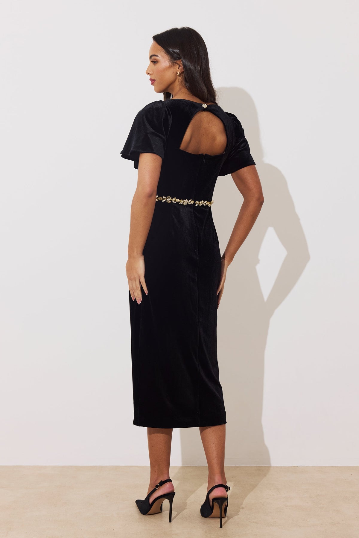 8th Sign Solana black velvet midi dress back and keyhole detail