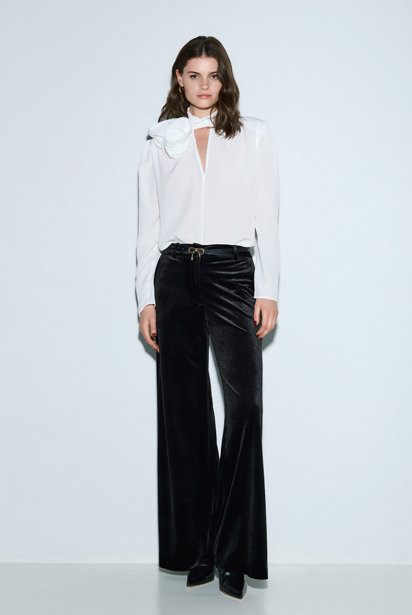 Access Fashion thin black faux leather belt with gold bow buckle