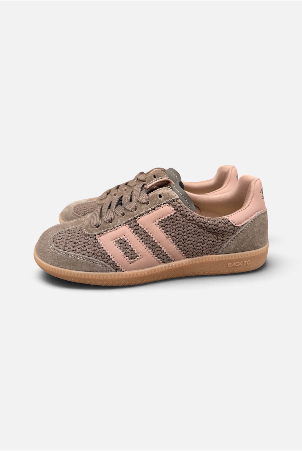 Back 70 Cloud taupe and pink retro trainers – angled pair view