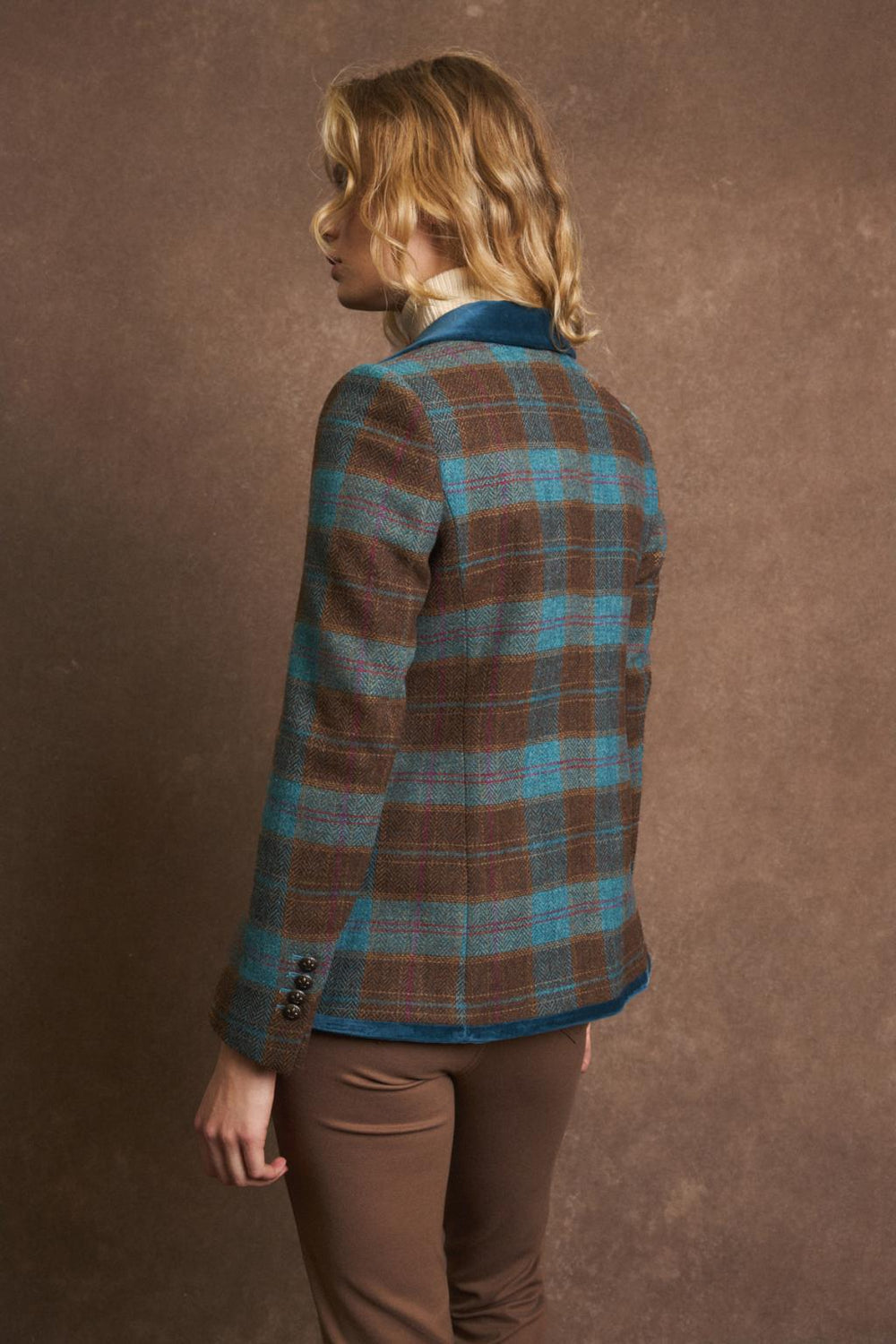 Back view of Bariloche Etrusca checked wool blazer with tailored shape