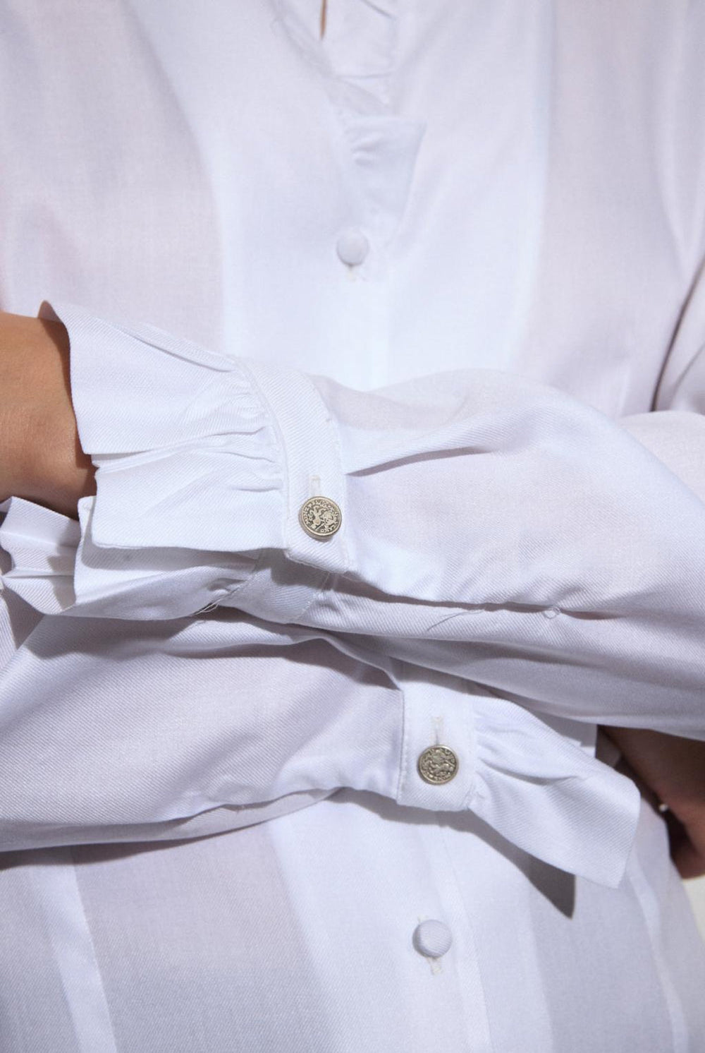 Bariloche Navona organic cotton shirt close-up fancy buttons an frilled cuffs