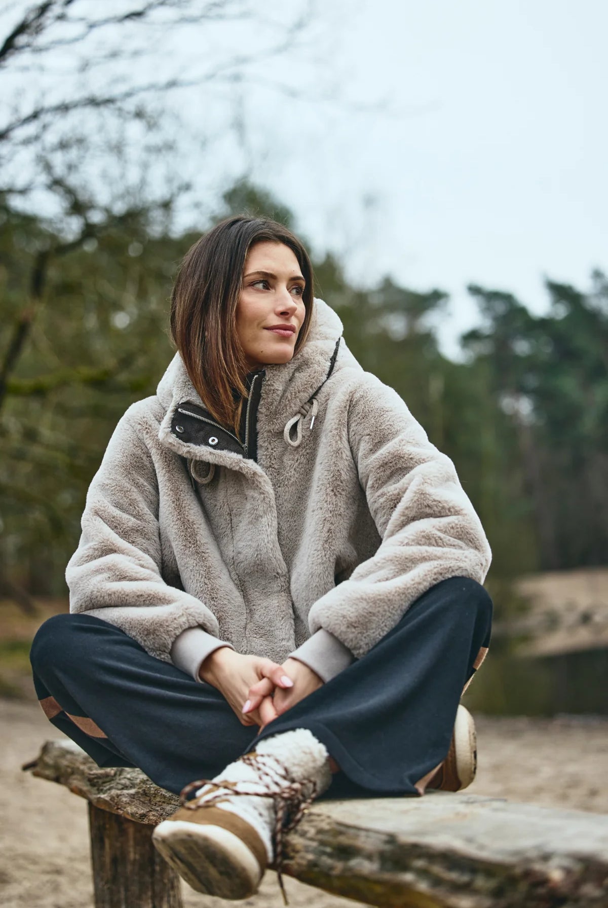 District Bonbon light sand teddy jacket with adjustable hood – modelled outdoors