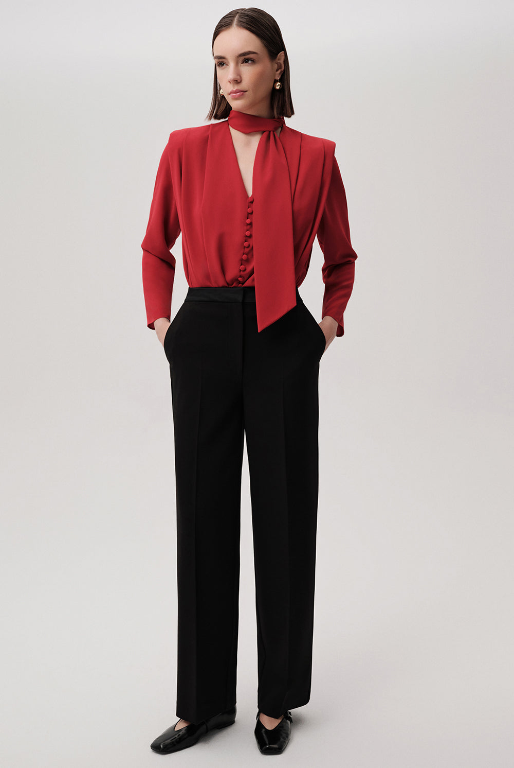 Exquise Ida Tailored Black Trousers – front seams and clean waistband detail