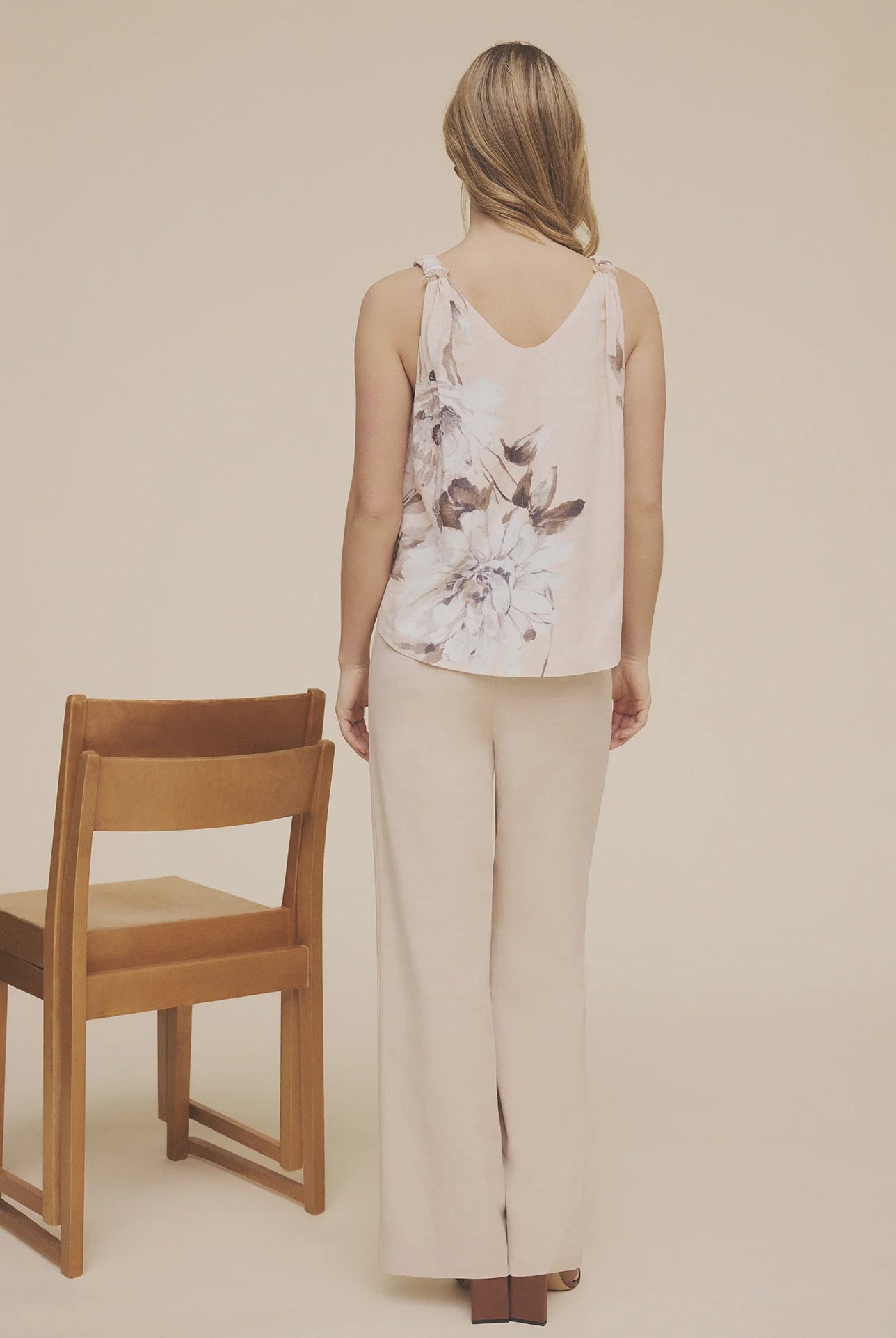 Gustav Nelly floral print top back view sleeveless shape