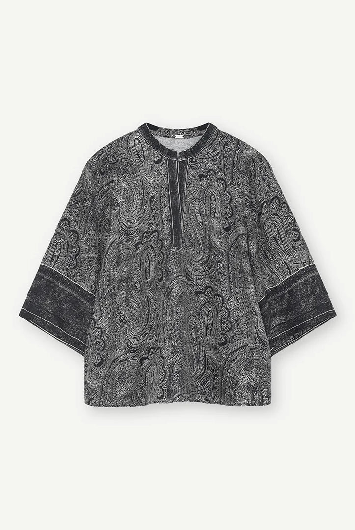 The Gustav Neomi blouse brings a black and sand paisley print to a relaxed silhouette with wide three-quarter sleeves. A contrast border frames the neckline and returns at the cuffs, breaking up the all-over pattern. Wear it with the matching Gustav Babbett paisley trousers for the full co-ord. For daytime, pair it with black denim to keep the focus on the print.