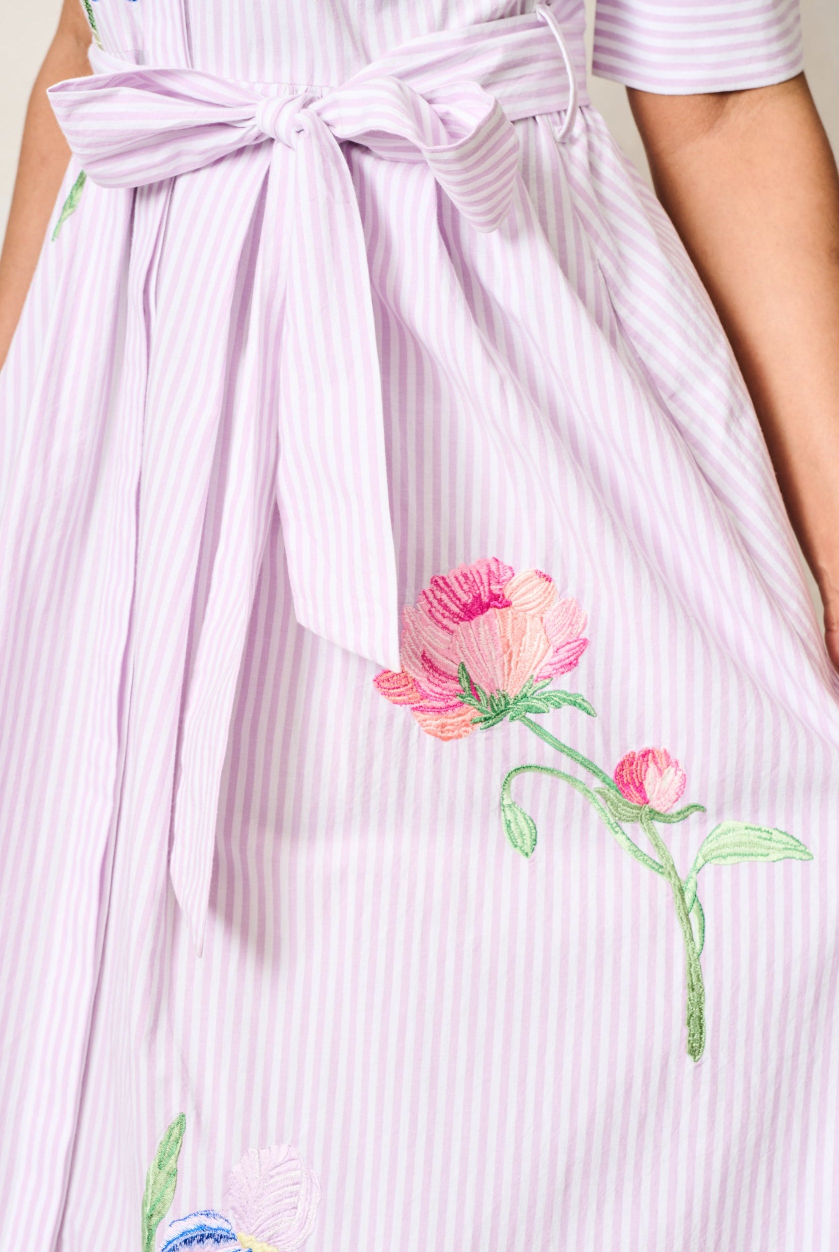 Hope & Ivy Merrin embroidered cotton shirt dress lifestyle close up tie belt
