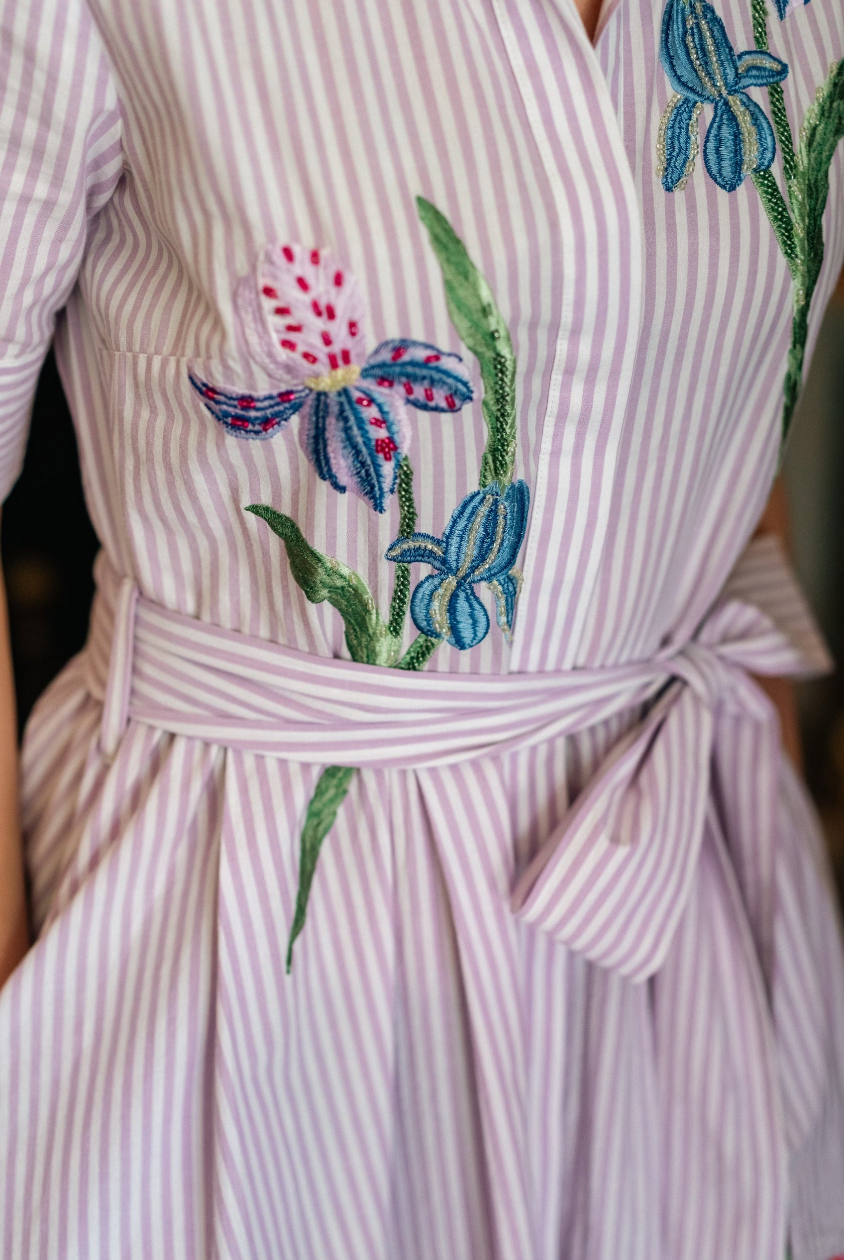 Hope & Ivy Merrin lilac stripe midi occasion dress with belt close-up