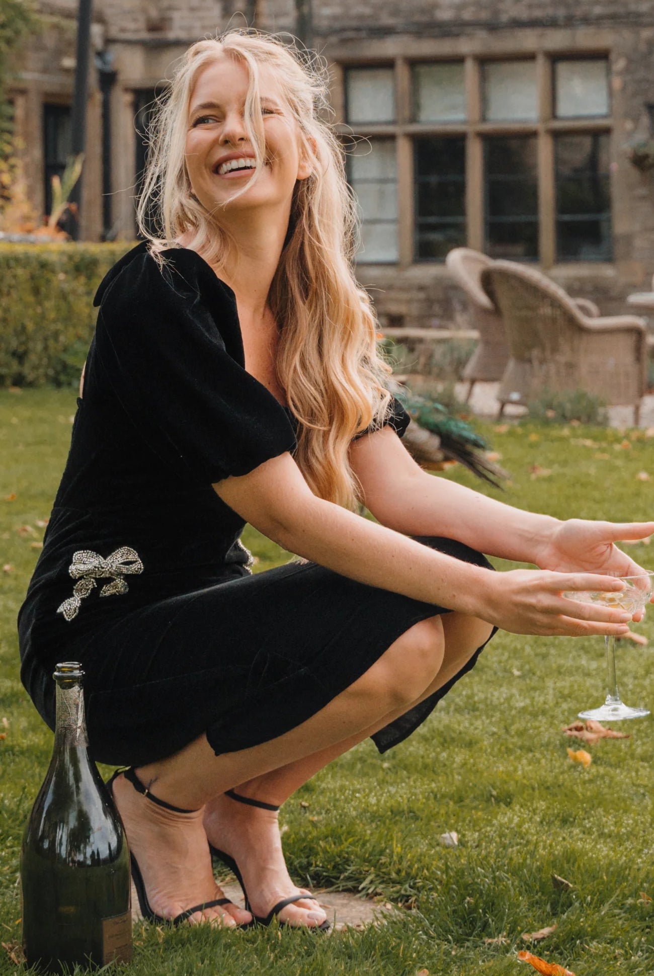 Hope & Ivy Alba Velvet Midi Dress – festive evening dress for Christmas or New Years