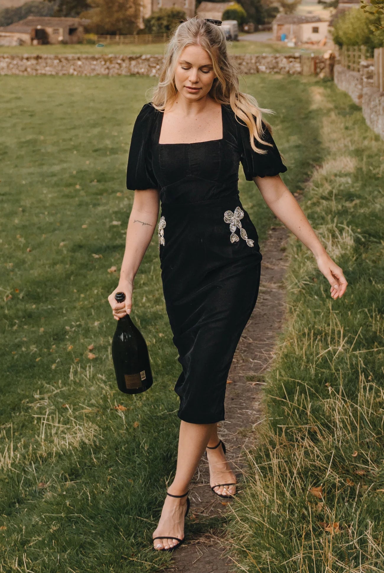 Hope & Ivy Alba Velvet Midi Dress – outdoor shot with sparkling bow detail
