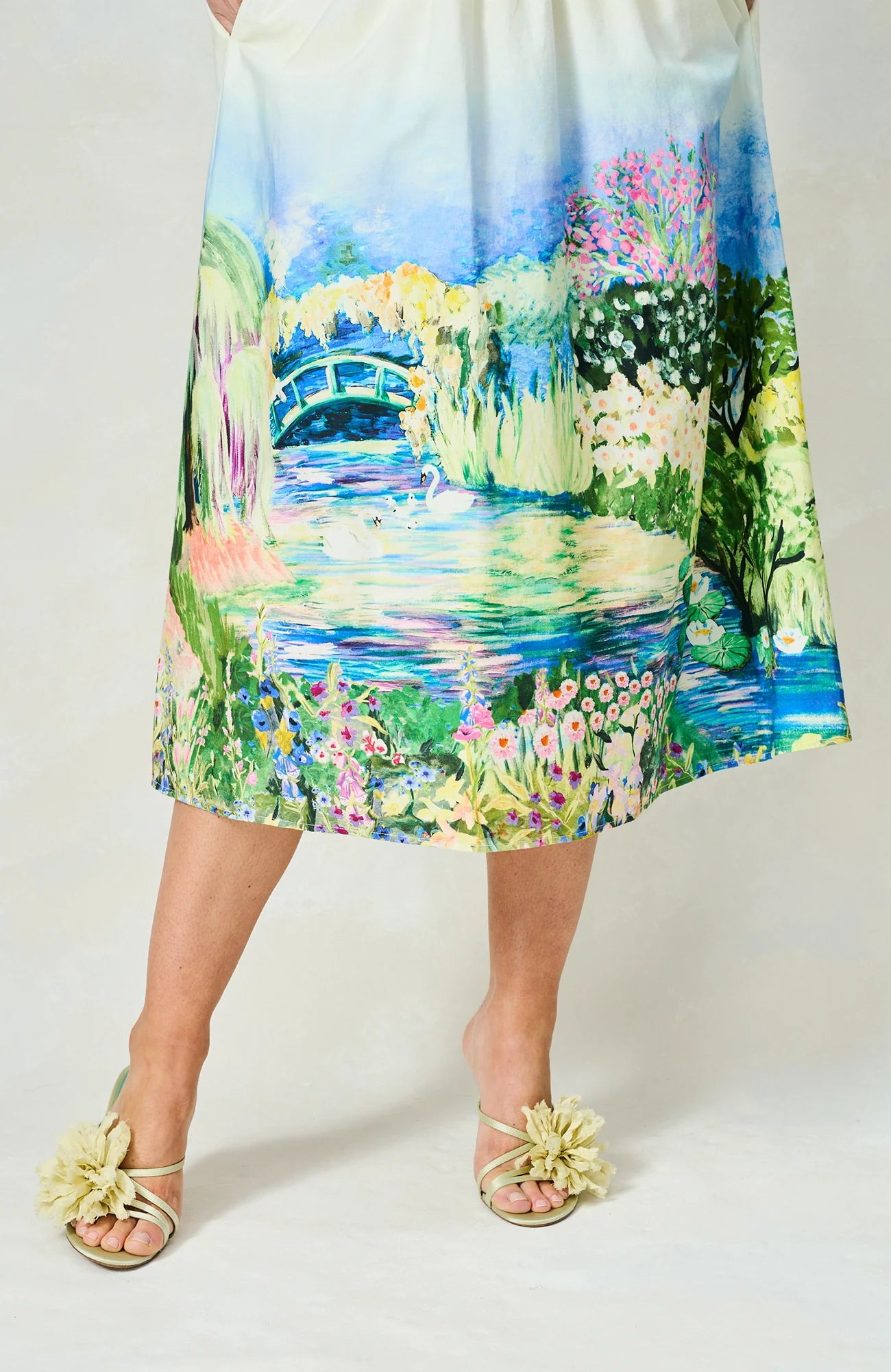 Hope & Ivy Celine midi dress with romantic painted lily pond print – hem detail