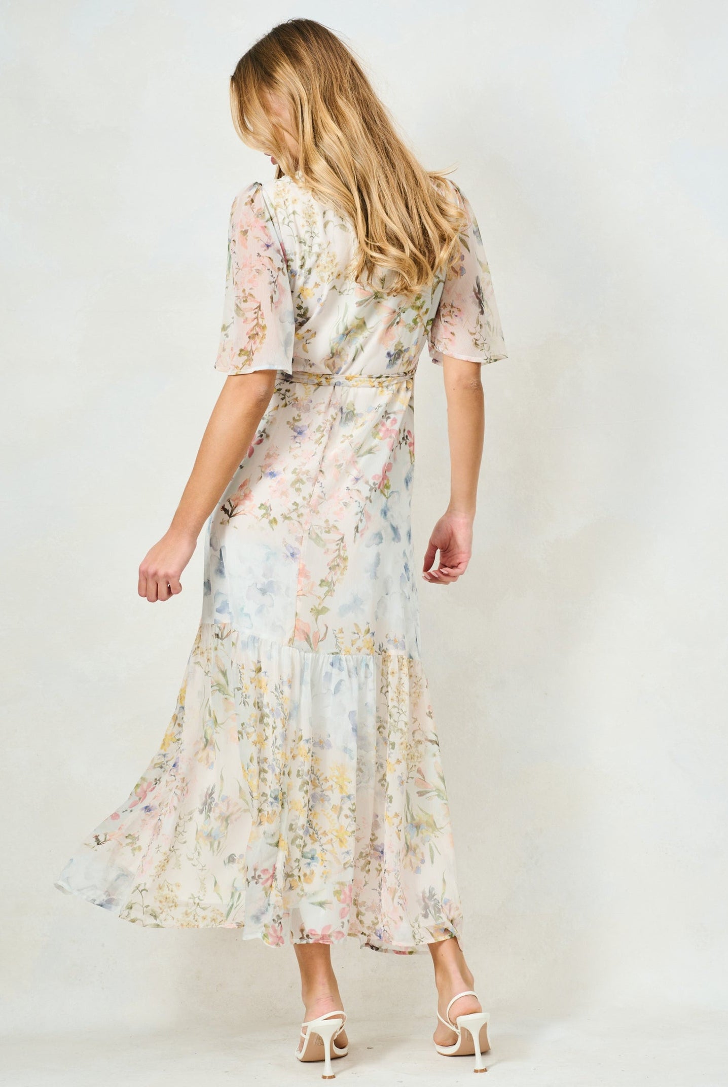 Hope & Ivy Haven flowing floral maxi dress rear view