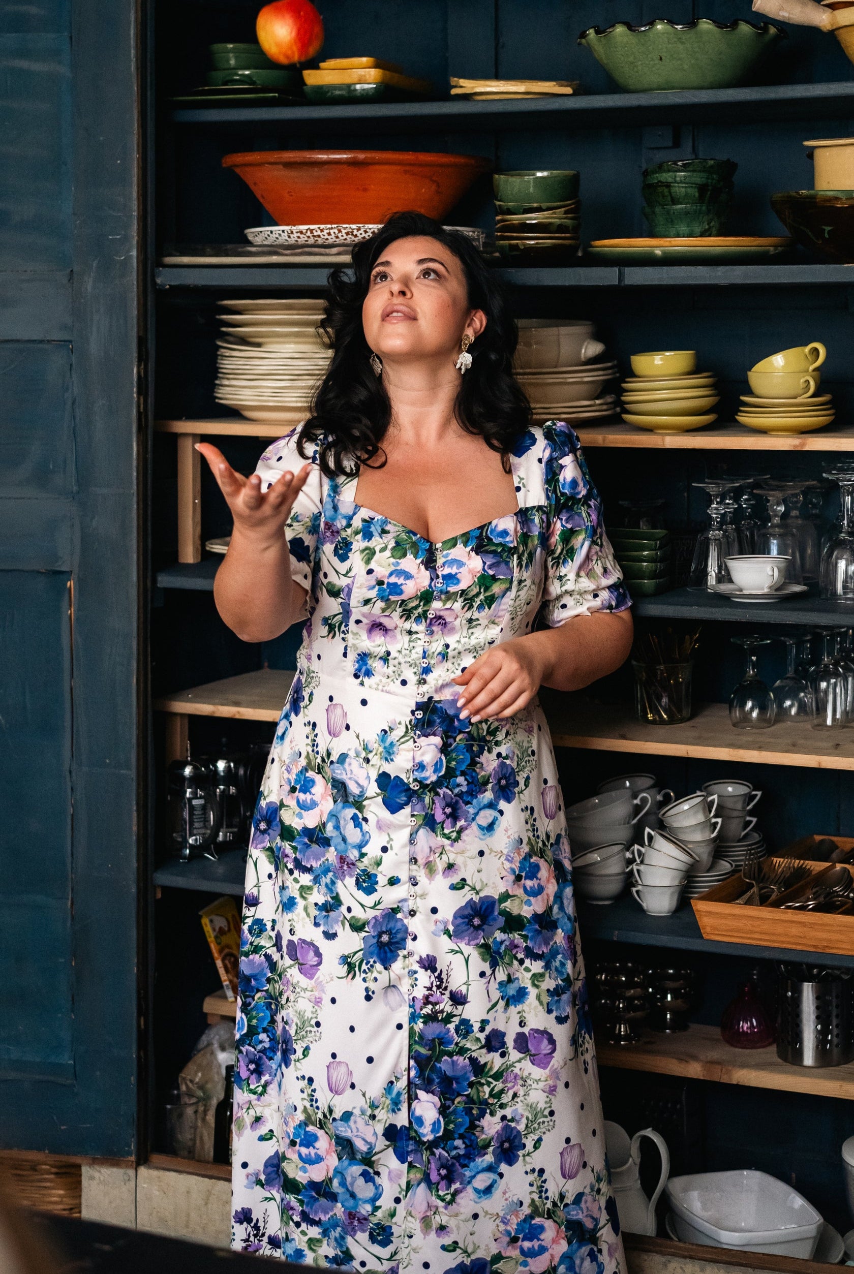 Hope & Ivy Nadalia puff sleeve floral midi dress lifestyle image