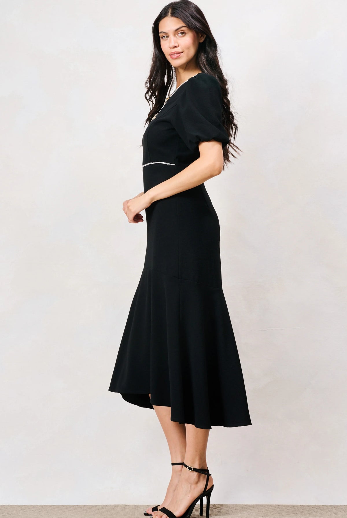 Hope & Ivy Sutton black midi dress with fitted waist and flared hem – side model view