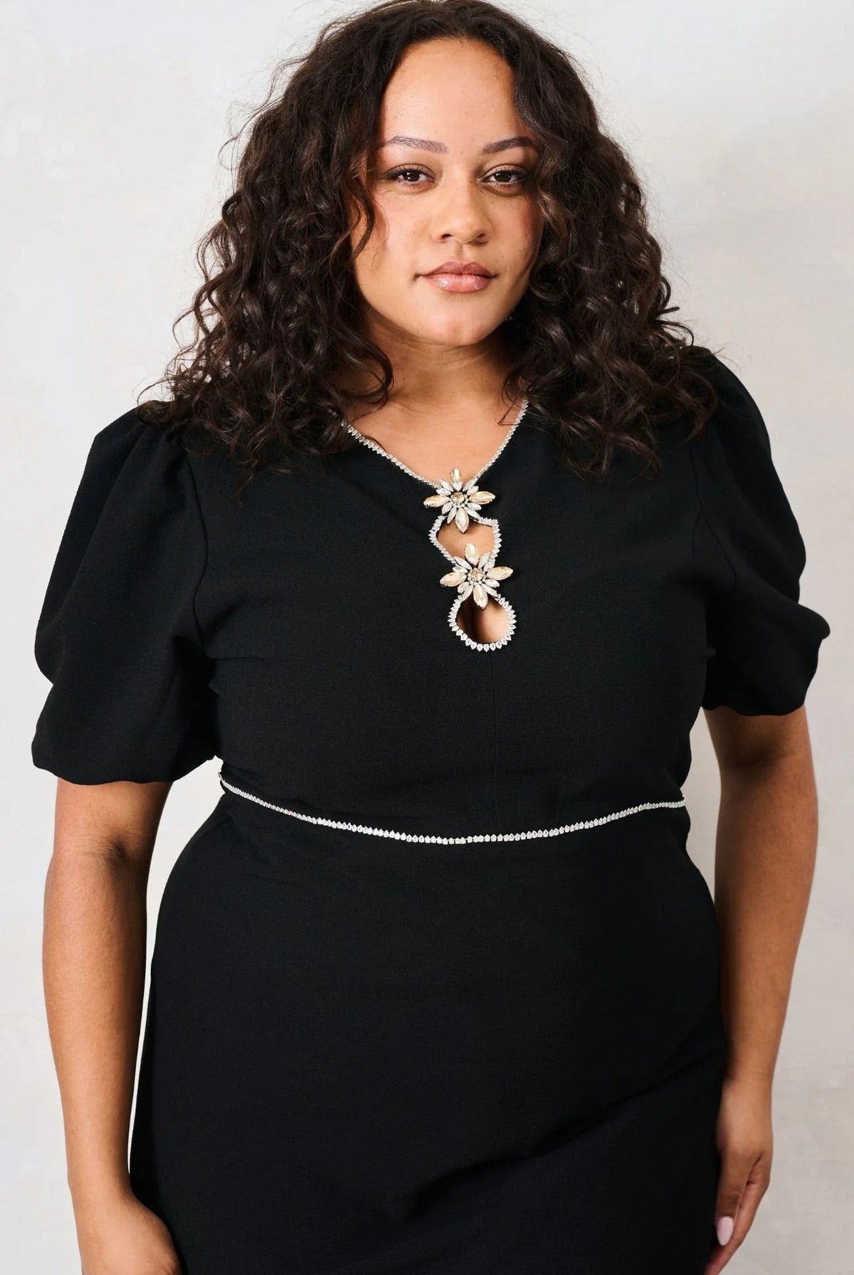 Hope & Ivy Sutton black occasion midi dress with diamanté neckline – front curve model view