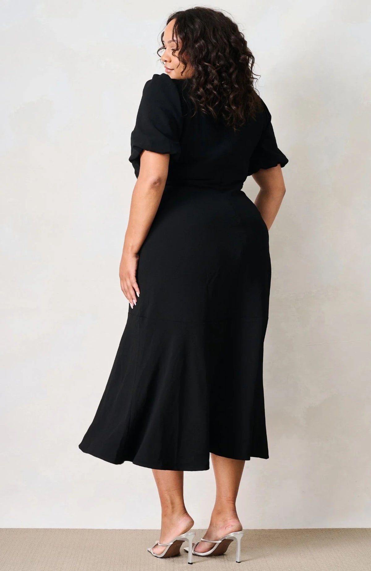 Hope & Ivy Sutton black puff sleeve midi dress with softly flared skirt – rear curve model view