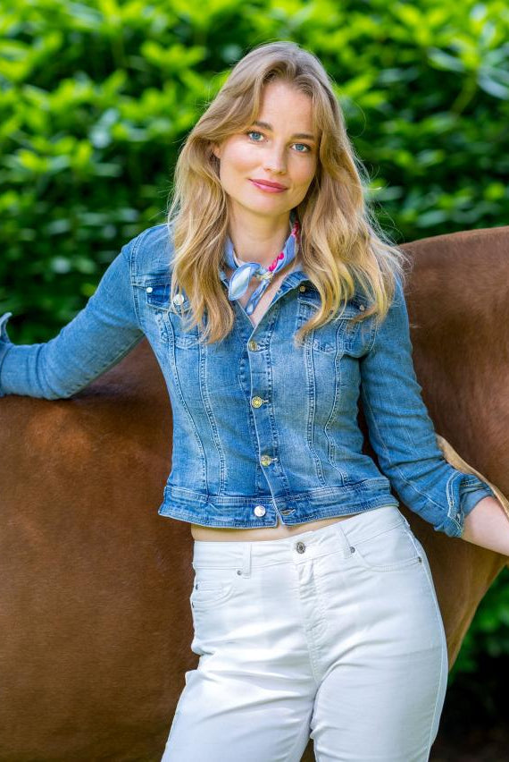 HV Society Aniek Classic Denim Jacket light wash fitted women’s denim jacket styled outdoors