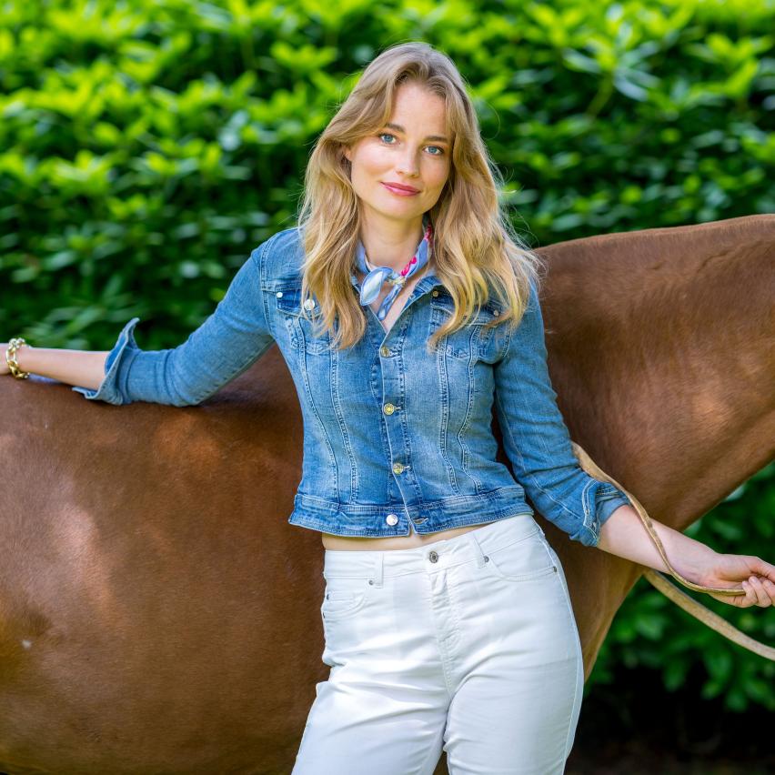 HV Society Aniek Classic Denim Jacket light wash fitted women’s denim jacket styled outdoors