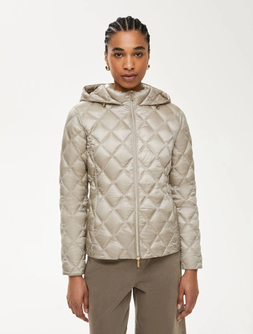 Woman wearing iBlues Absence padded jacket with hood, front view