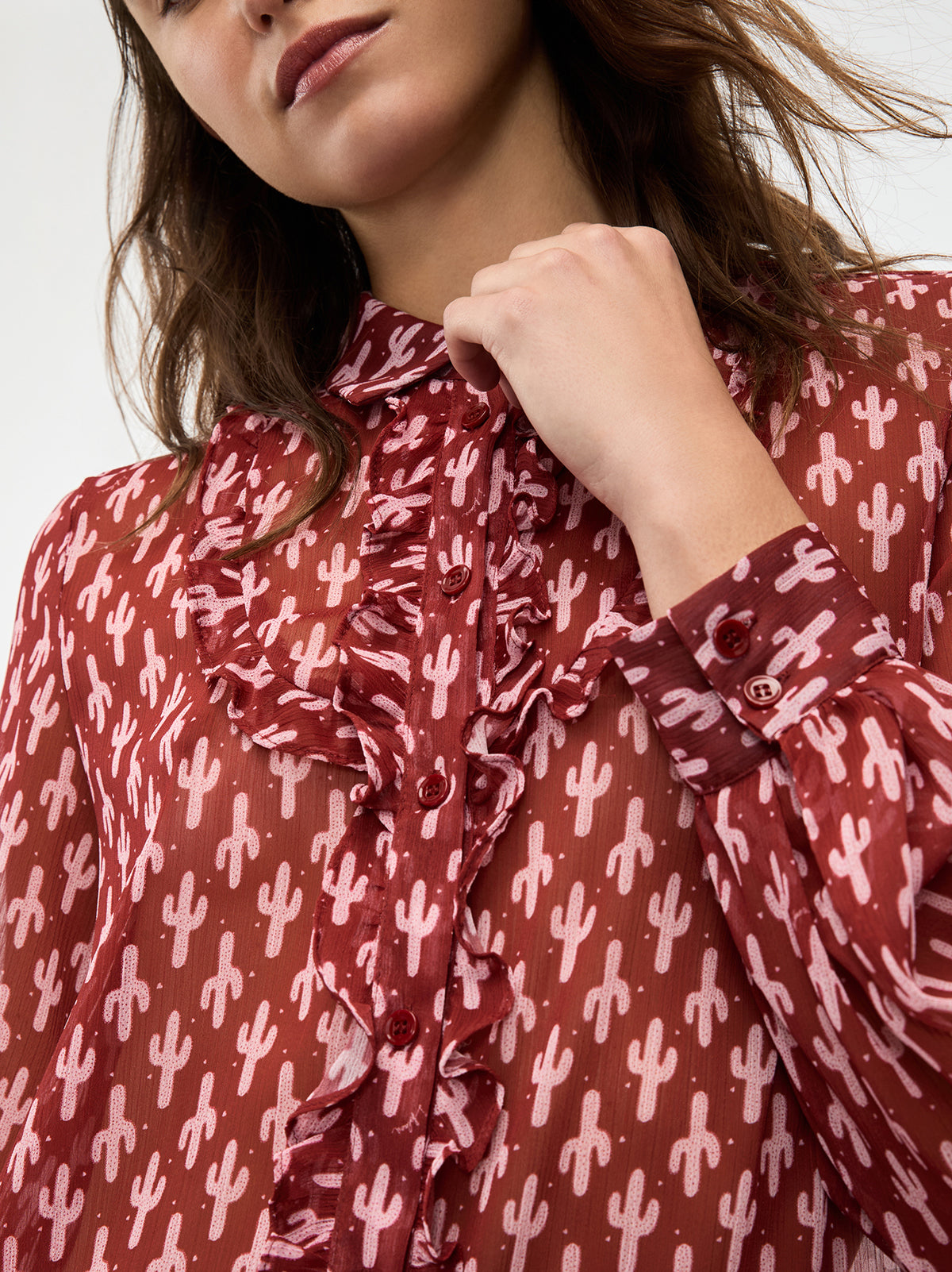 iBlues Alarico rust cactus blouse close up of collar and ruffles