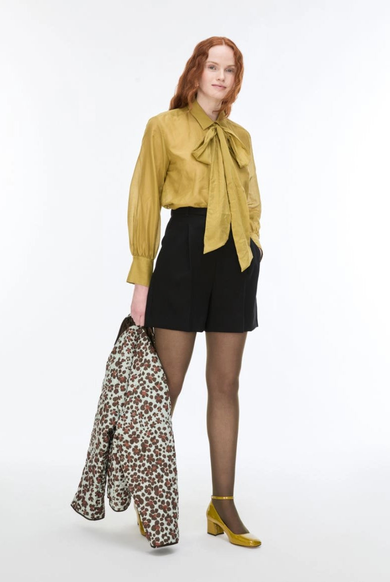 iBlues Iblbambina black belted tailored shorts styled with a blouse