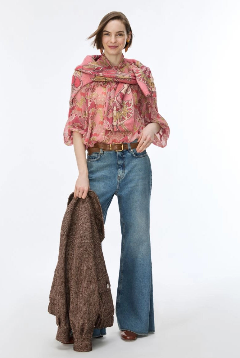 iBlues Iblsecolo pink floral damask tie neck blouse styled with blue jeans