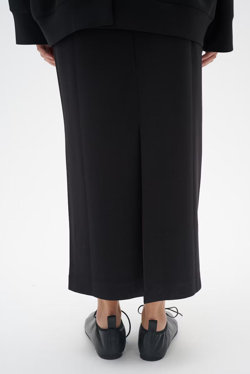 Back hem detail of InWear AidaI black midi skirt