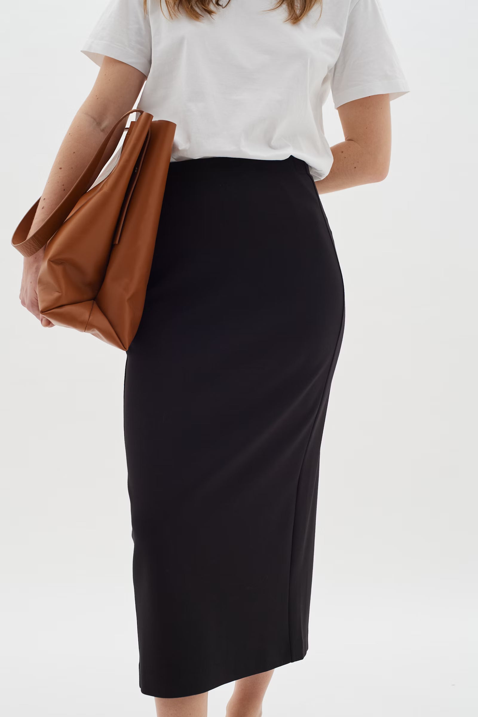 InWear AidaI black midi skirt back view – Ribbon Rouge