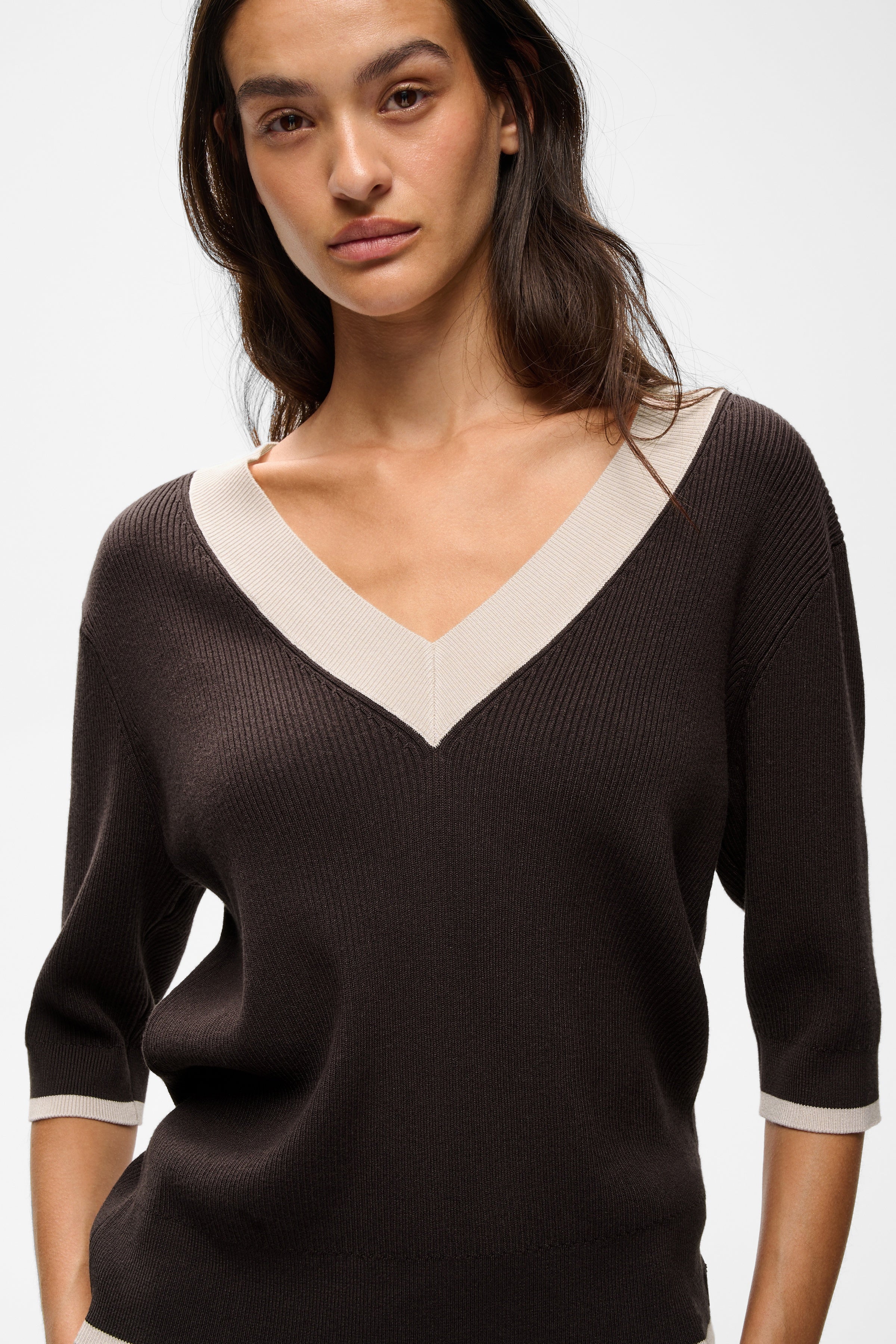 InWear Leenah brown V-neck knitted jumper front view
