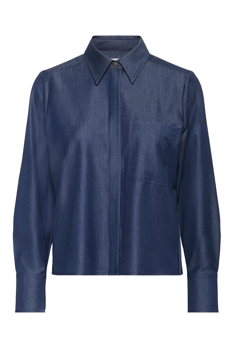 Detailed pleated back on InWear Cherrie Shirt in deep denim