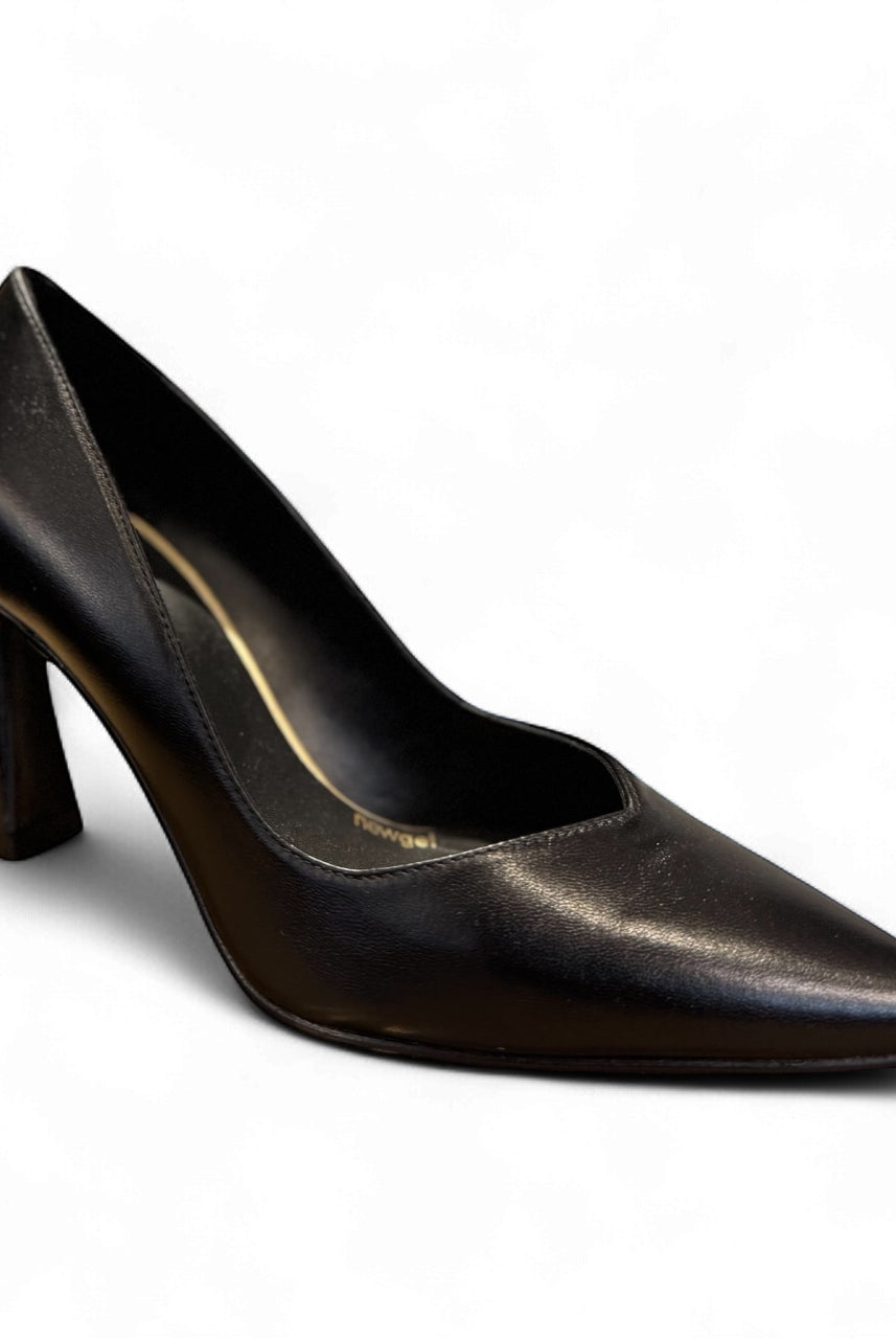 Black leather Lodi Ralina pointed court with V-cut vamp and 8 cm flared heel