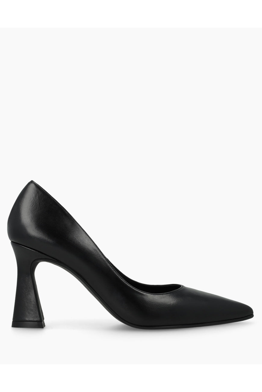 Side view of Lodi Roa black leather pointed toe court shoe