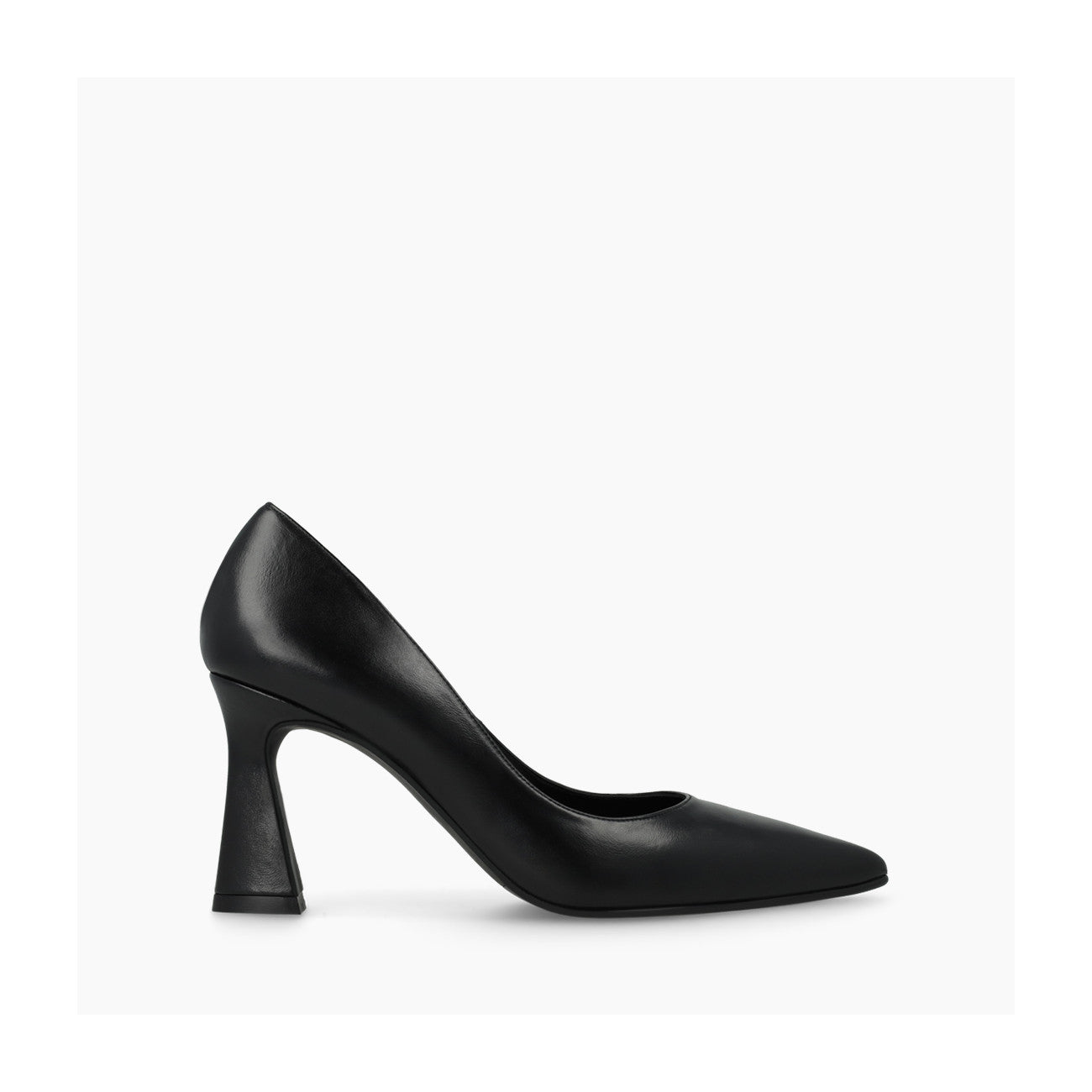 Side view of Lodi Roa black leather pointed toe court shoe