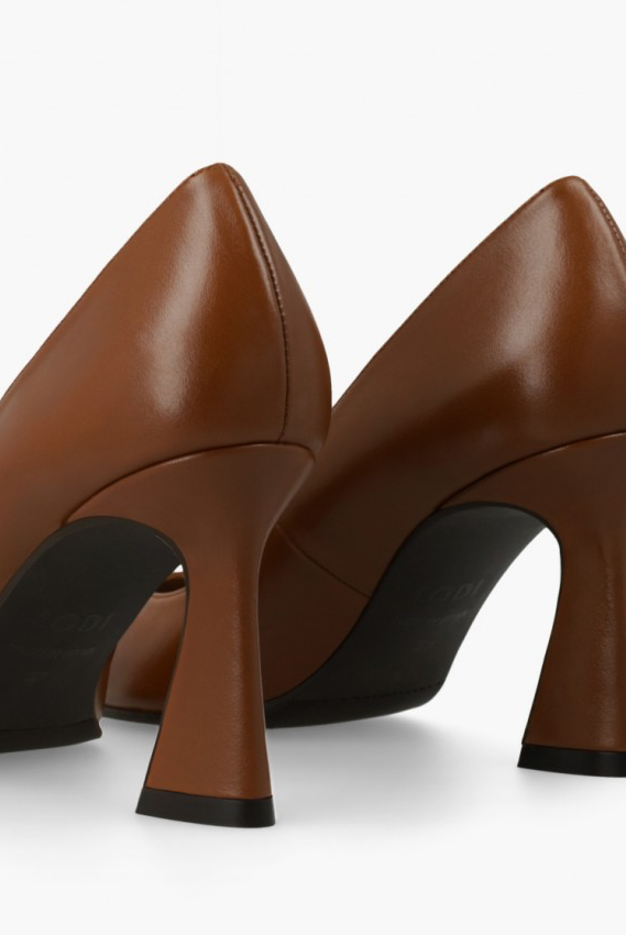Rear view of Lodi Roa cognac brown leather shoes showing the sculpted heel shape