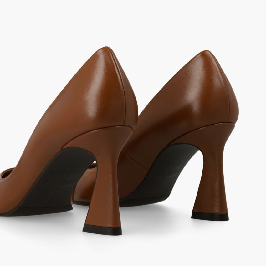 Rear view of Lodi Roa cognac brown leather shoes showing the sculpted heel shape