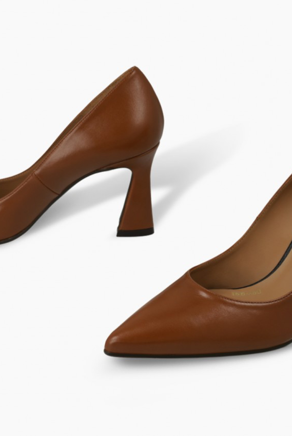 Lodi Roa cognac brown leather court shoes shown from a three-quarter angle