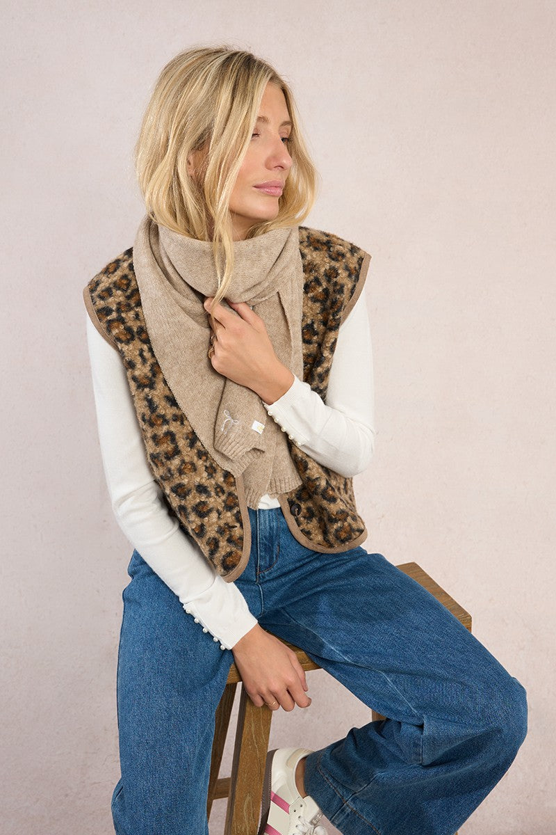 Molly Bracken beige knitted scarf styled over leopard gilet and white jumper