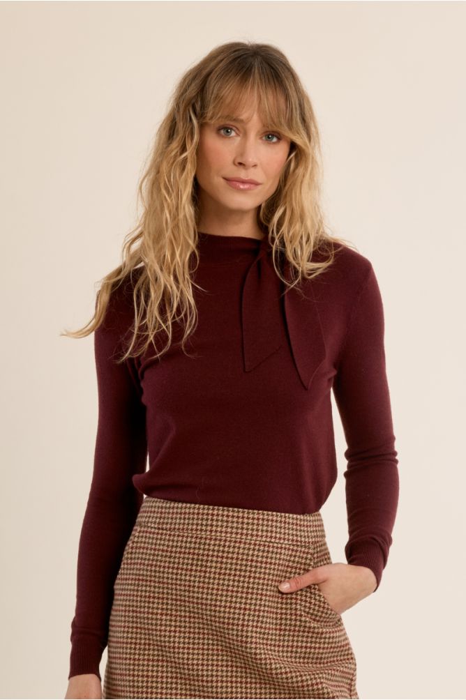 Molly Bracken burgundy fine knit bow shoulder jumper front view