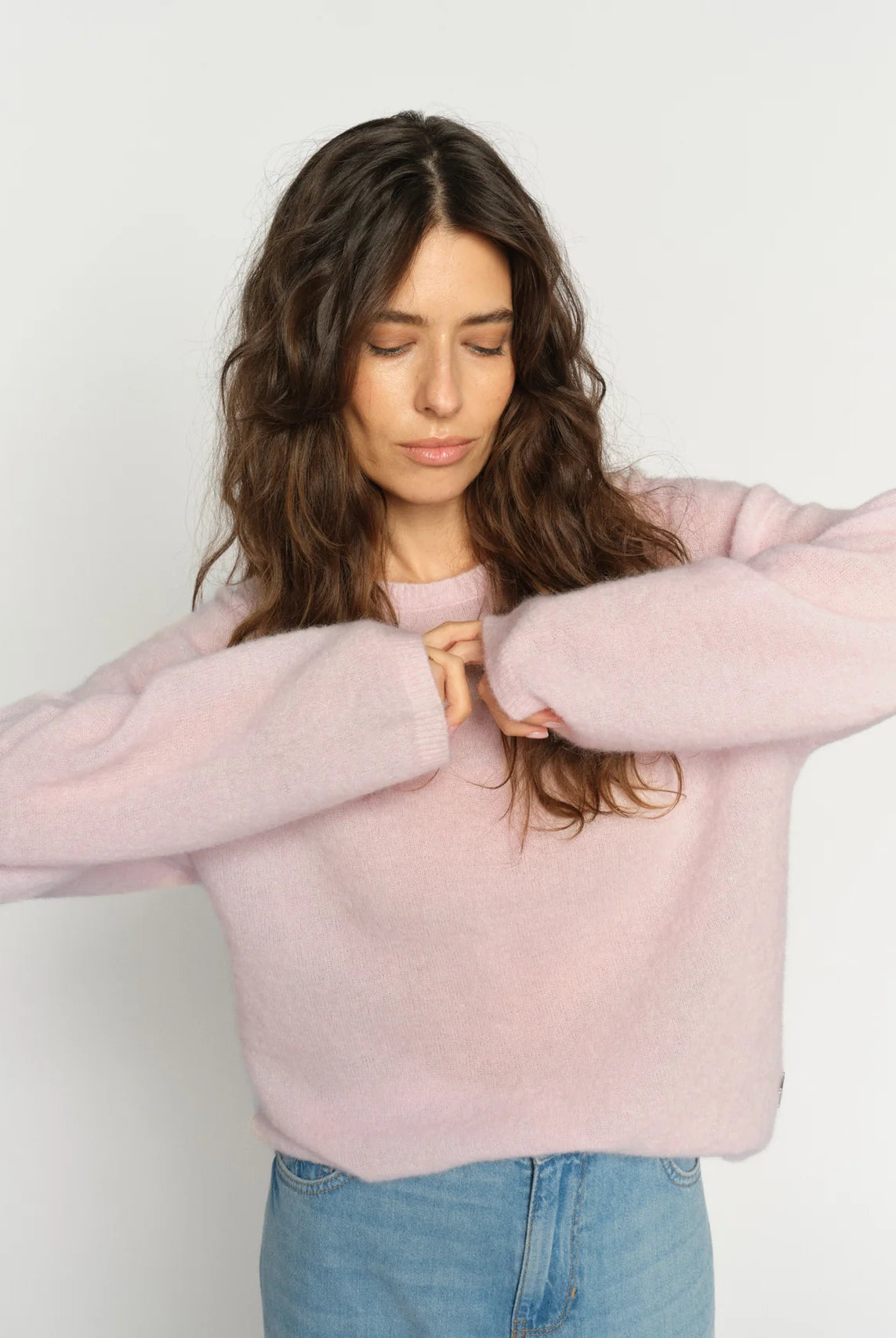 Mos Mosh Mape O-Neck pastel pink knit jumper, relaxed fit on model