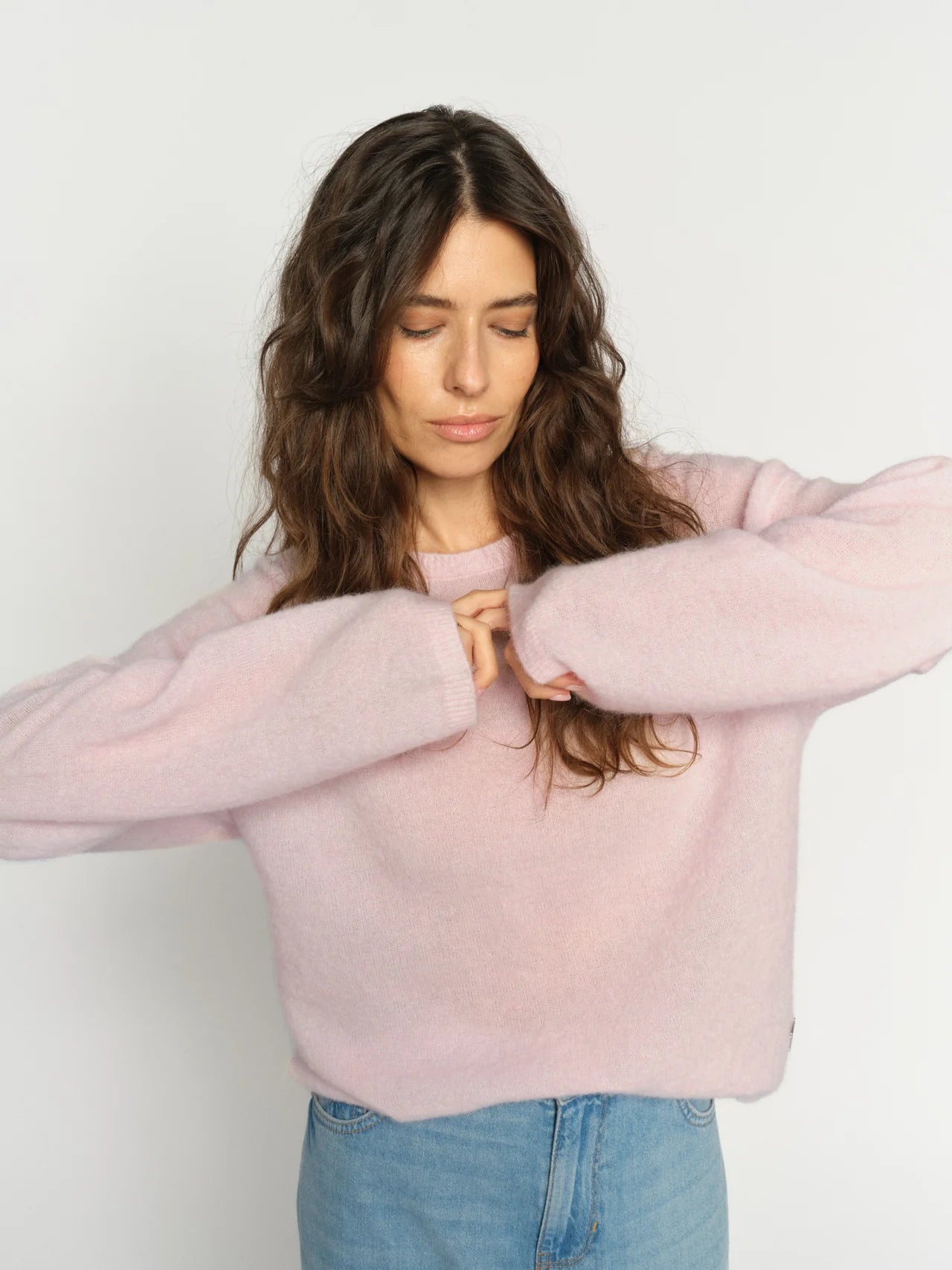 Mos Mosh Mape O-Neck pastel pink knit jumper, relaxed fit on model