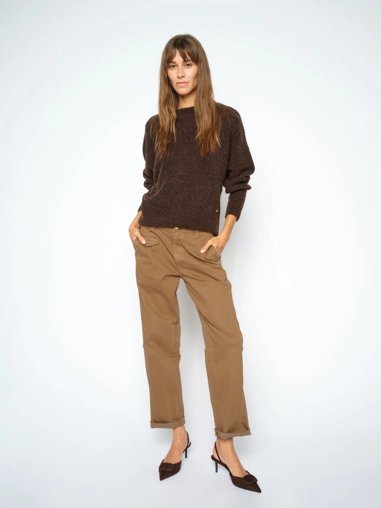 MOS MOSH Aymen Len Petrified Oak boyfriend fit trousers on model
