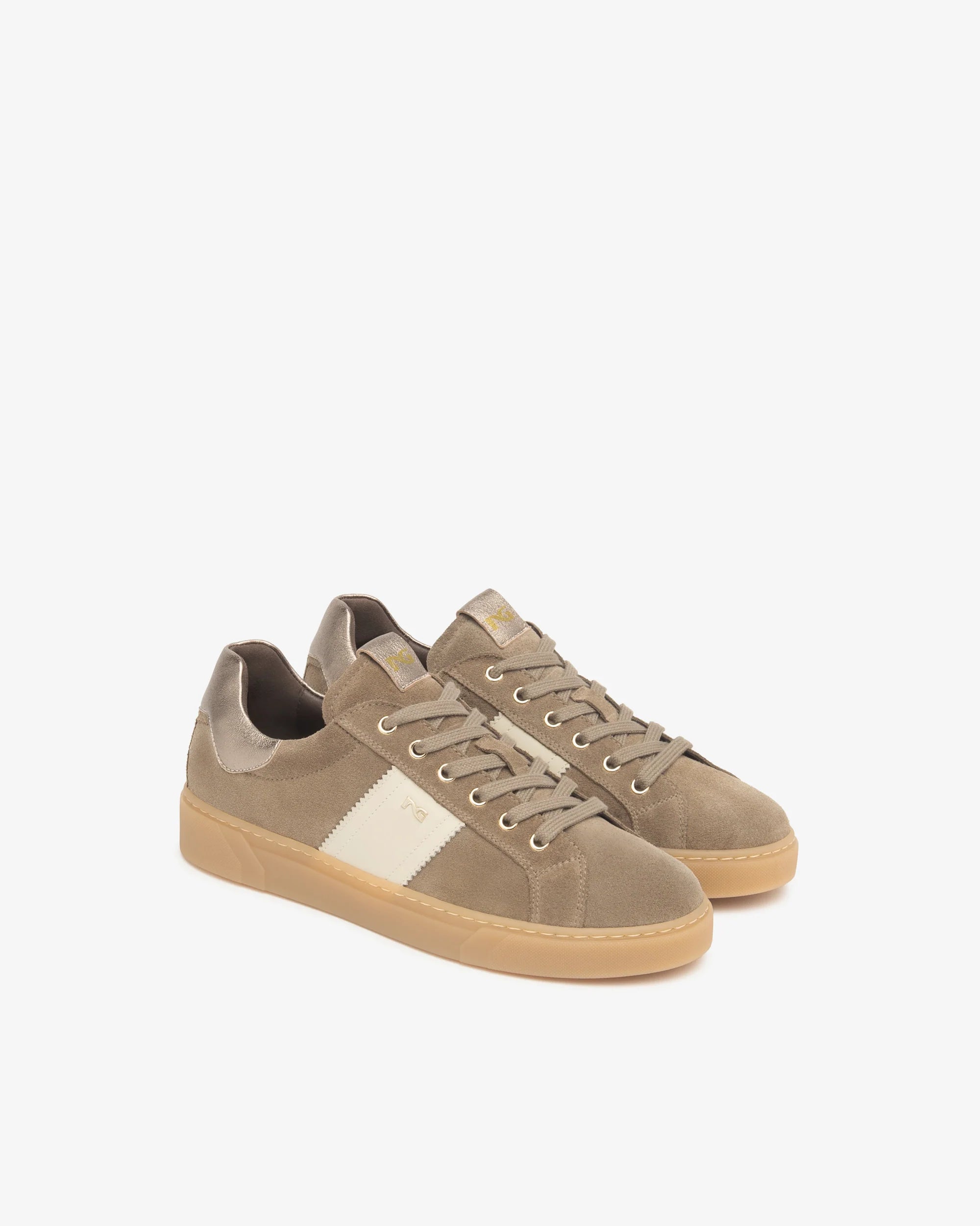 NeroGiardini Beige suede sporty trainer with contrast side stripe and neutral sole