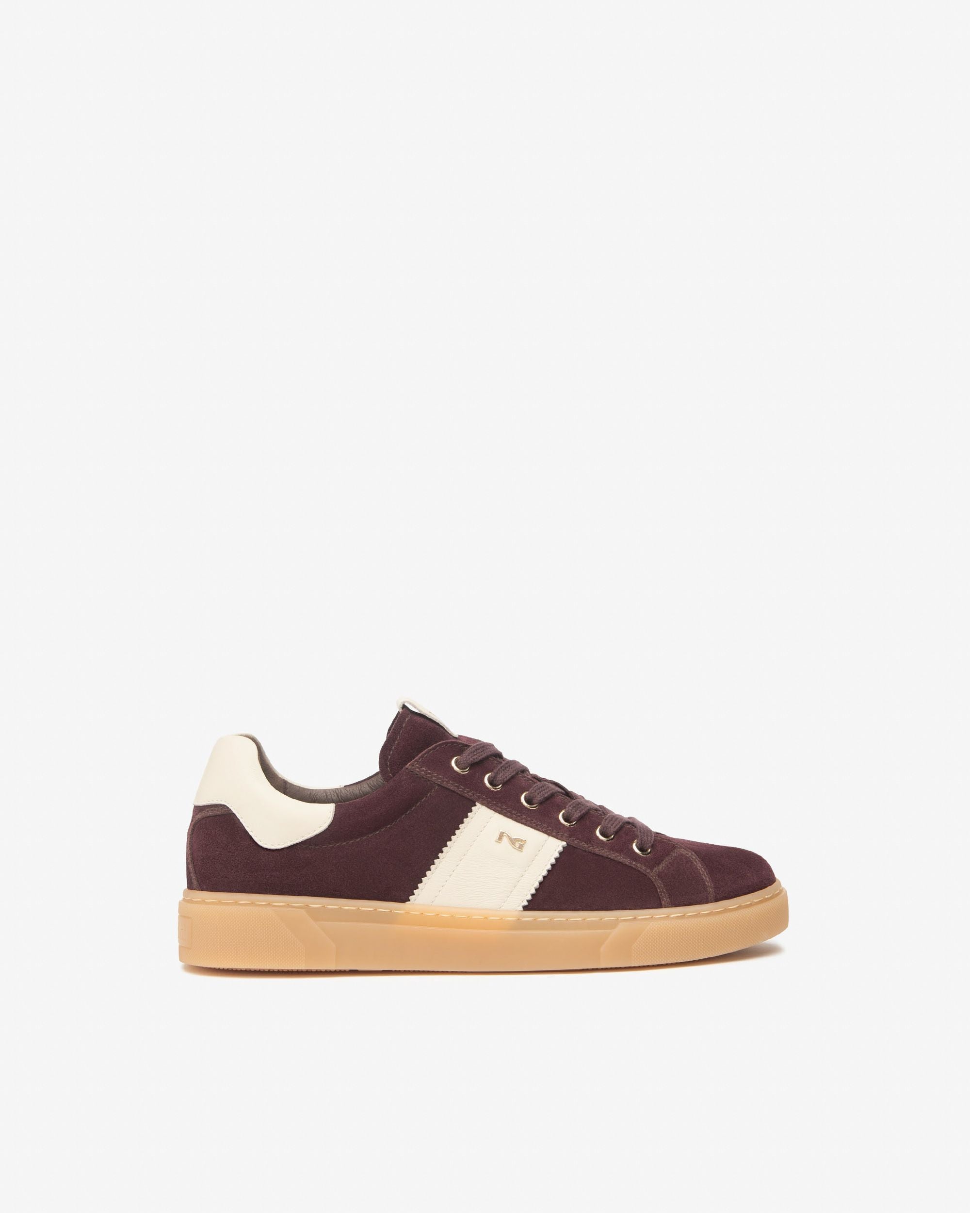 NeroGiardini ladies suede sporty trainers in Burgundy – side view with logo detail