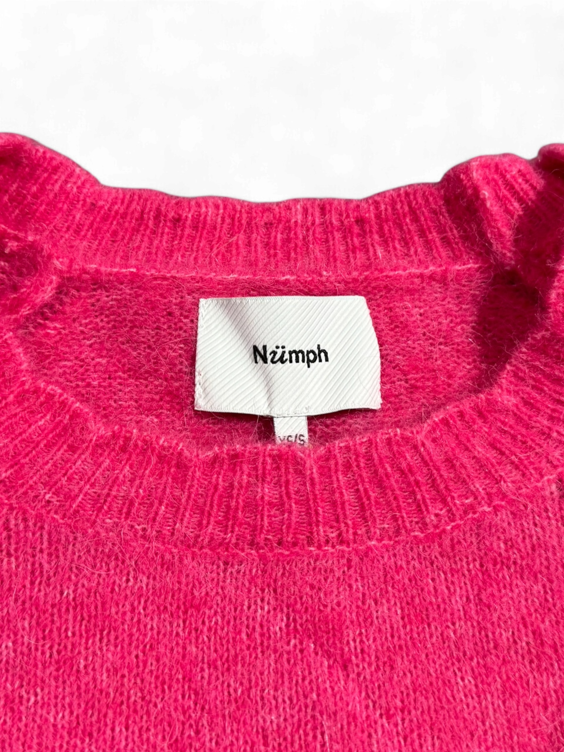 Numph Nuriette Selma Wool Jumper in Flamingo Pink – label close-up