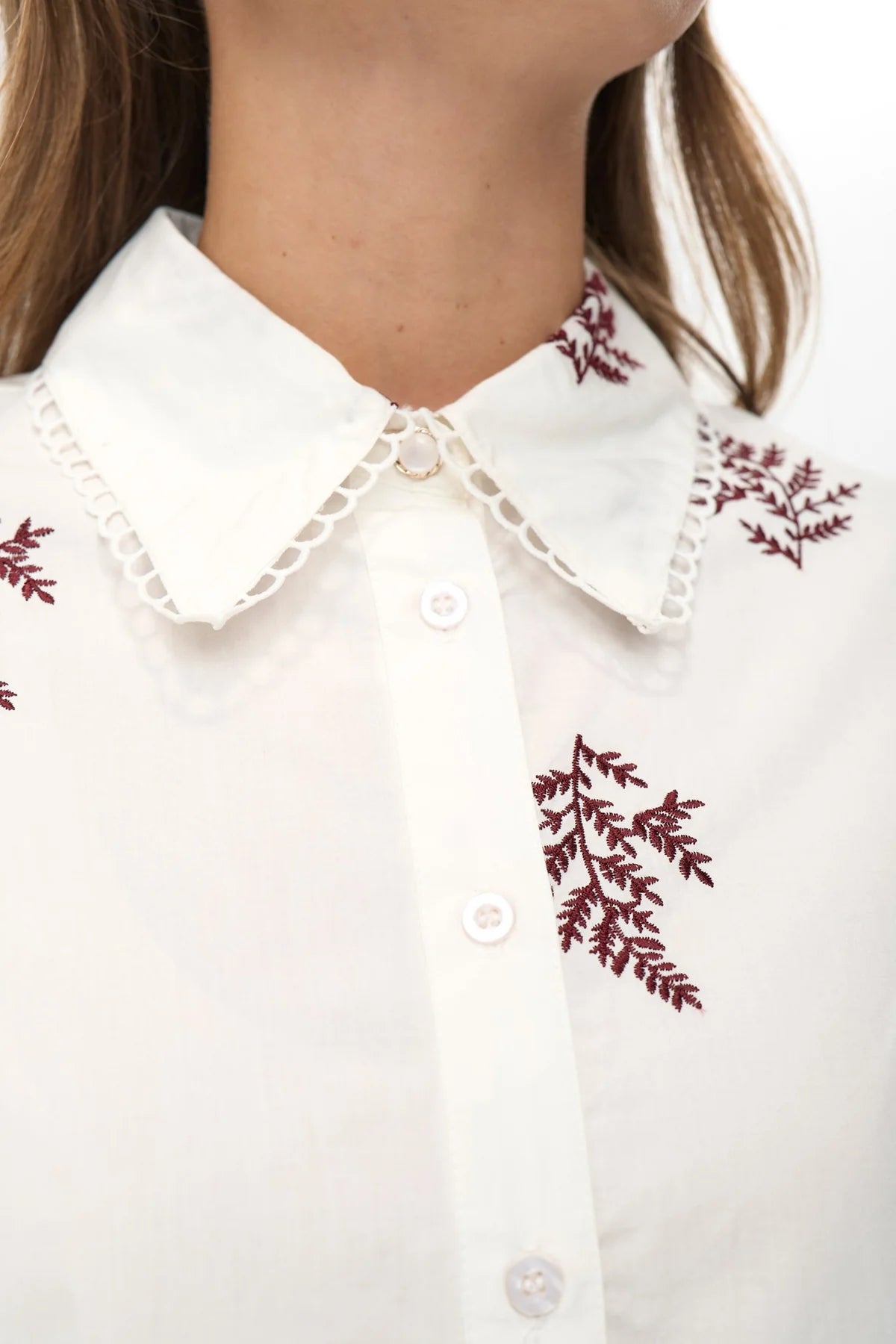 Numph Nubaily white cotton shirt – scalloped collar and leaf embroidery detail