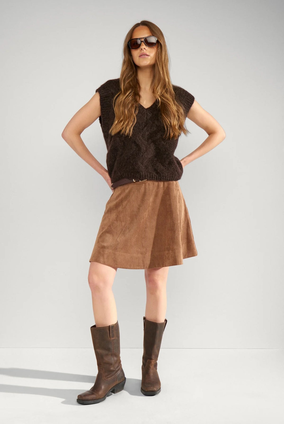 Nümph Nualmas brown sleeveless cable knit vest styled with tan skirt – full outfit view
