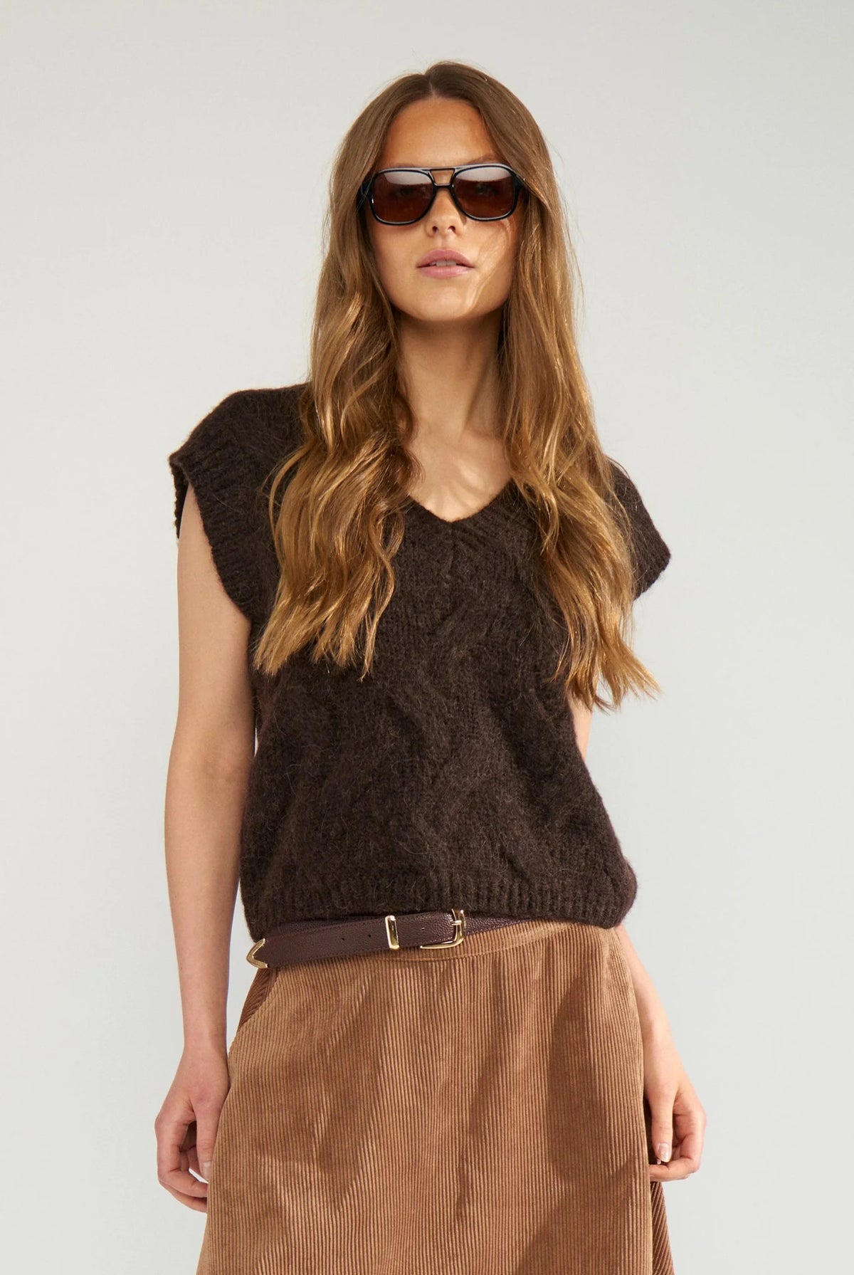 Nümph Nualmas Black Coffee V-neck cable knit vest – front model view