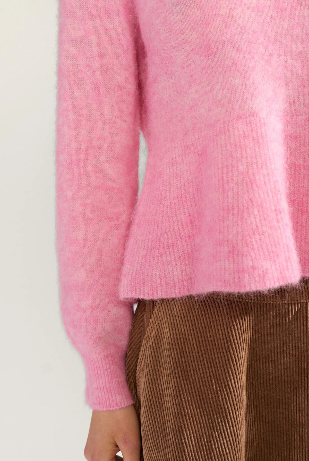 Nümph Nusuri pink peplum knit jumper with softly flared hem – close-up detail