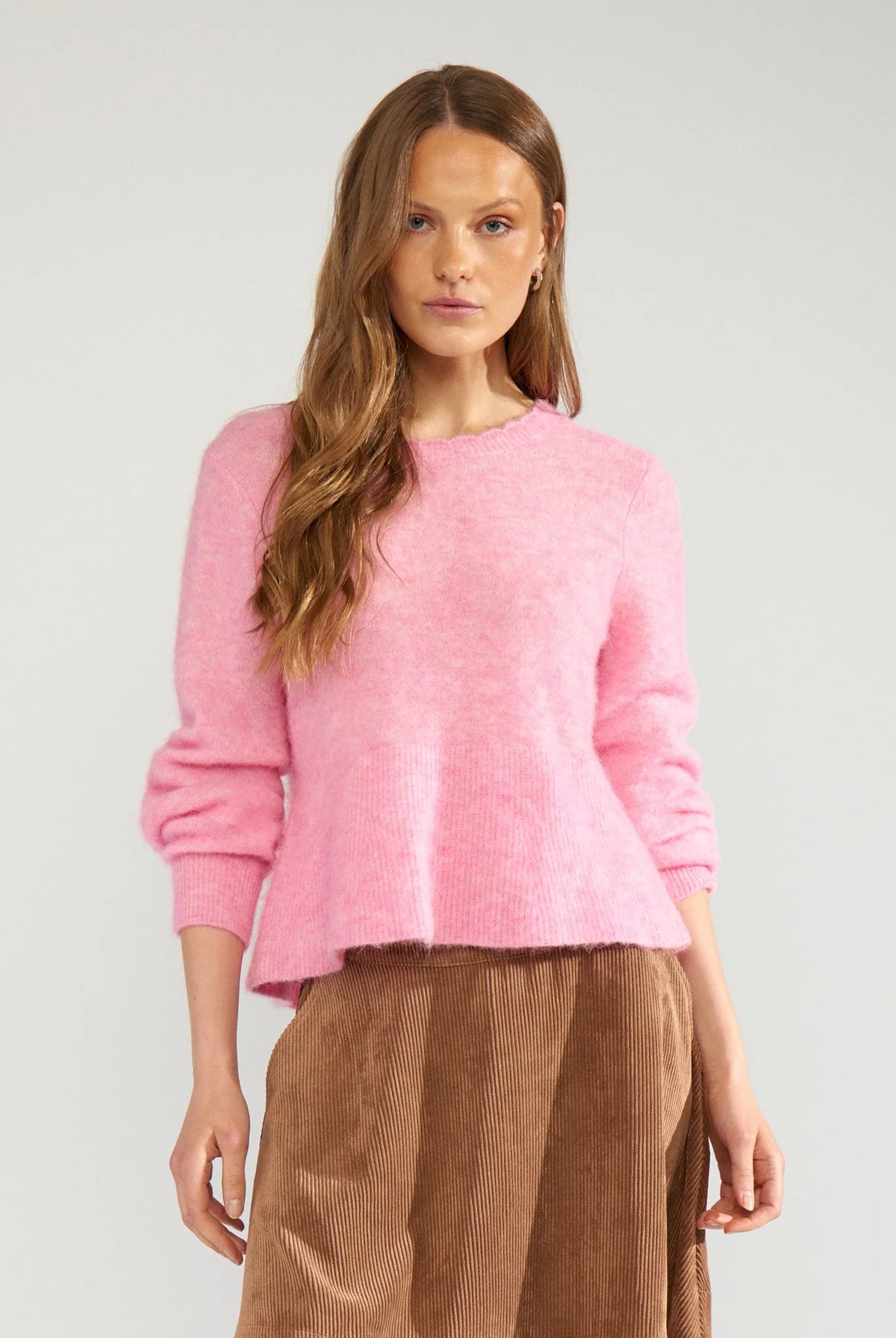 Nümph Nusuri Bonbon pink peplum jumper styled with brown skirt – front model view