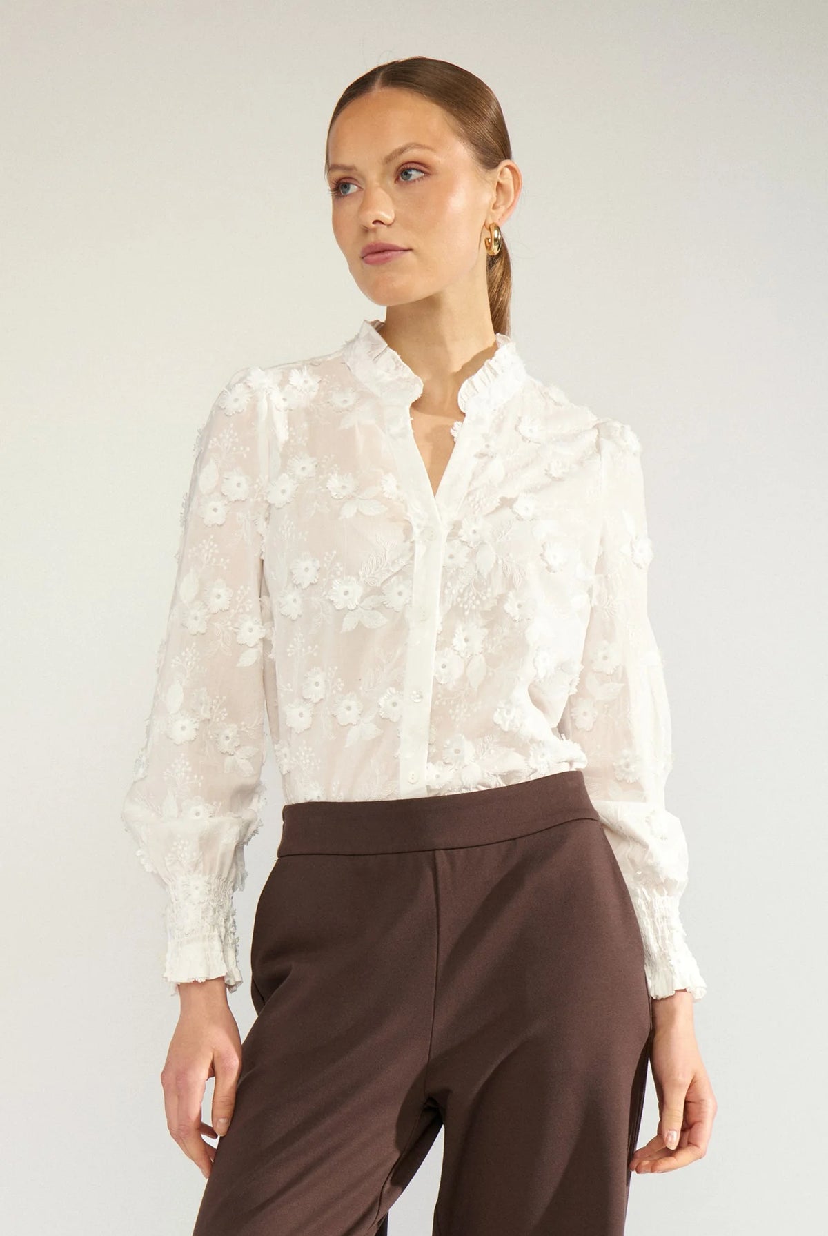Nümph Nulenea white embroidered cotton blouse with long sleeves – upper body model view