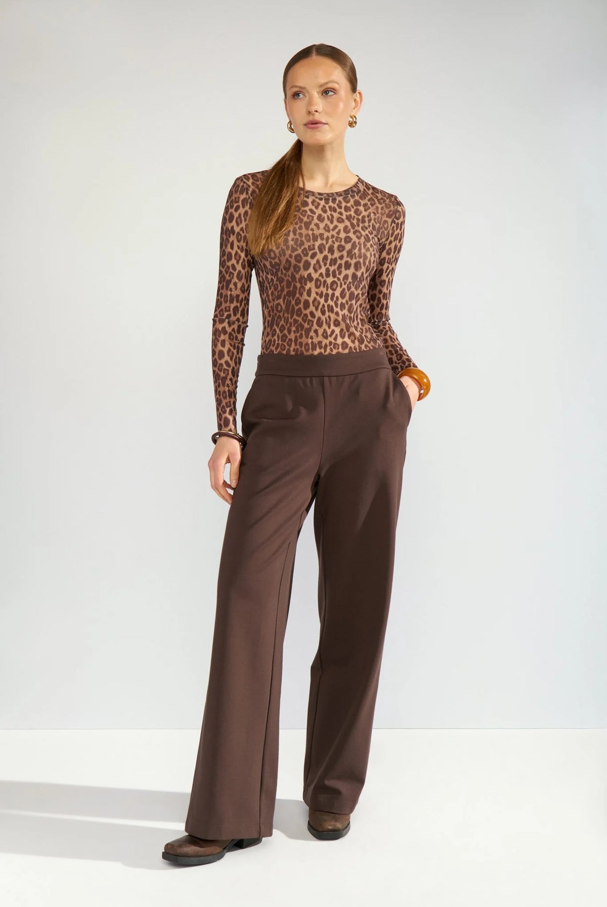 Nümph Nulionis Tiger’s Eye sheer leopard print top with long sleeves – full outfit view